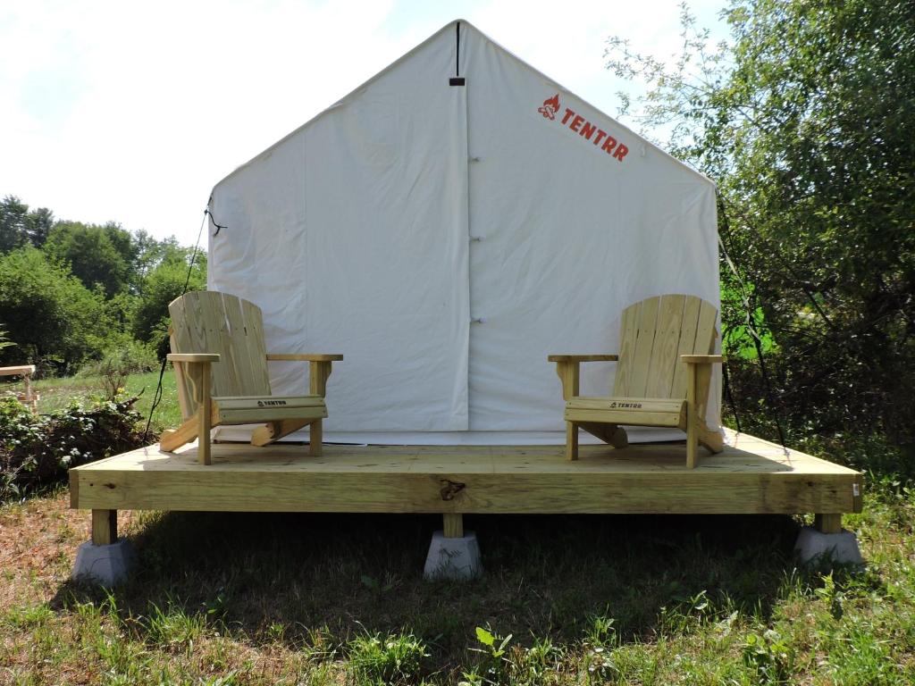 Tentrr Signature - Orchard Tent Overlooking Mohonk - main image