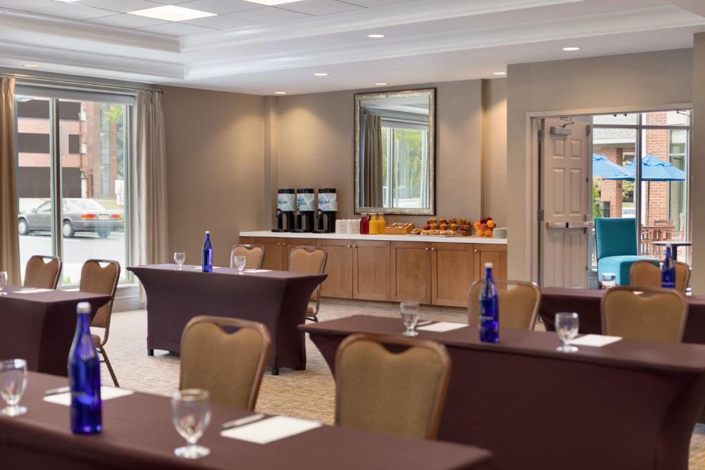 Hilton Garden Inn Stony Brook - image 7