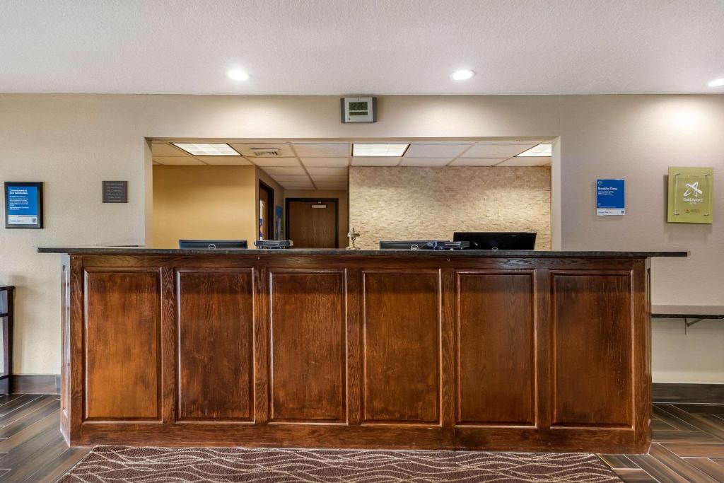 Comfort Inn Story City - image 4