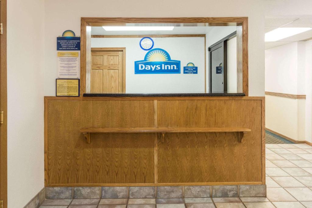 Days Inn by Wyndham Stoughton WI. - image 4