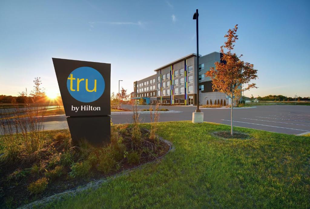 Tru By Hilton Stoughton - main image