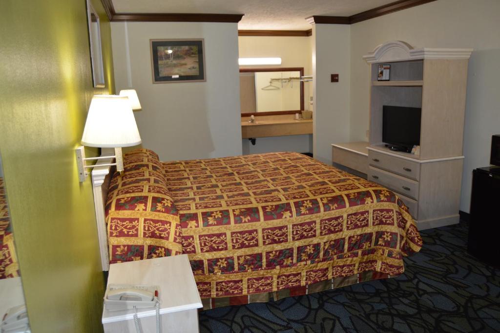 Economy Inn Cuyahoga Falls - image 7