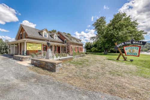 Stowe Mountain Road Getaway - main image