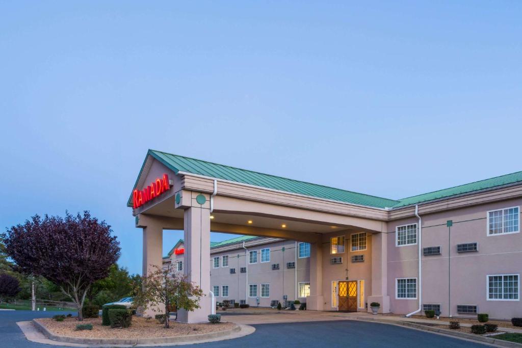 Ramada by Wyndham Strasburg - main image