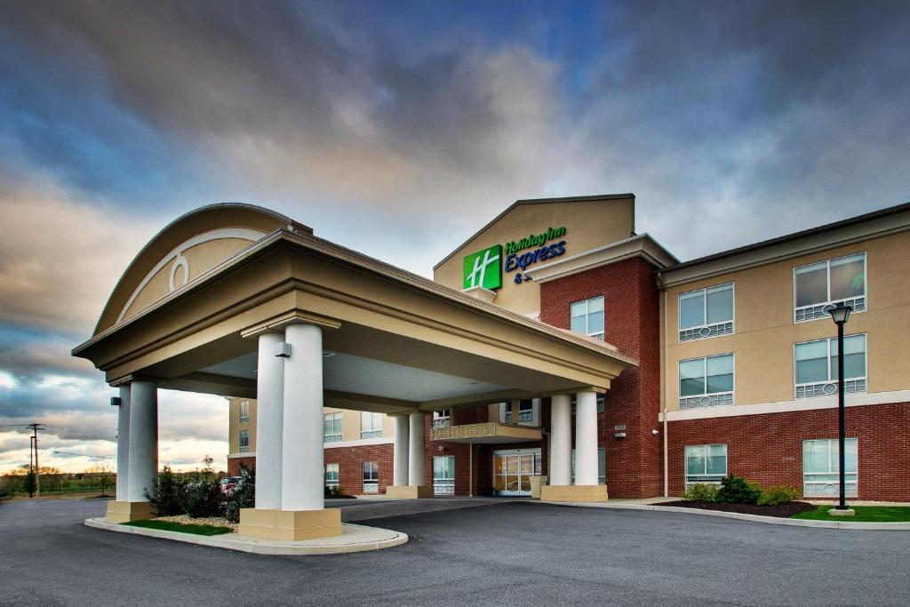 Holiday Inn Express & Suites Lancaster East - Strasburg an IHG Hotel - main image