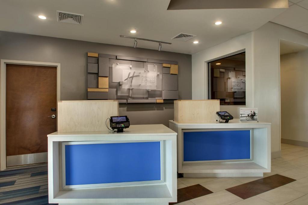 Holiday Inn Express & Suites Lancaster East - Strasburg an IHG Hotel - image 3