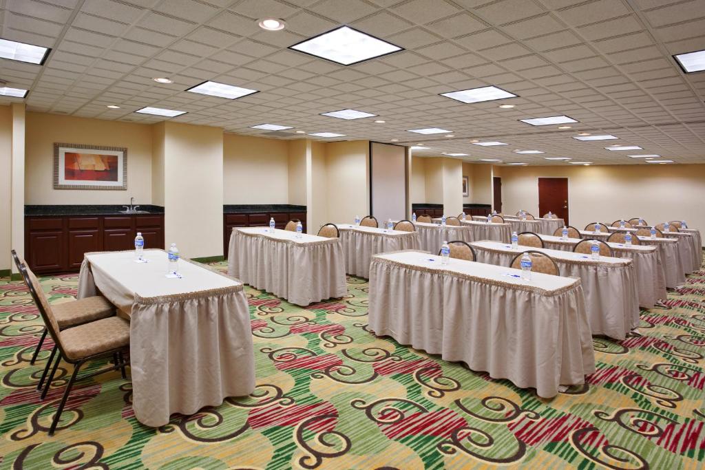 Holiday Inn Express Hotel & Suites Cleveland-Streetsboro an IHG Hotel - image 5