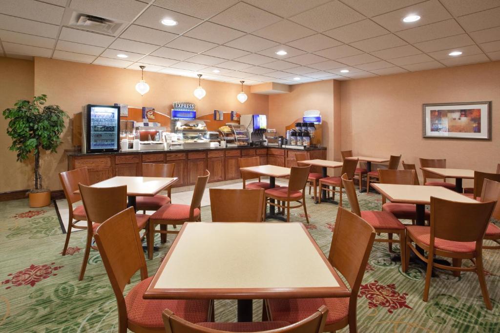 Holiday Inn Express Hotel & Suites Cleveland-Streetsboro an IHG Hotel - image 7