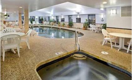 Hampton Inn Sturbridge - image 11