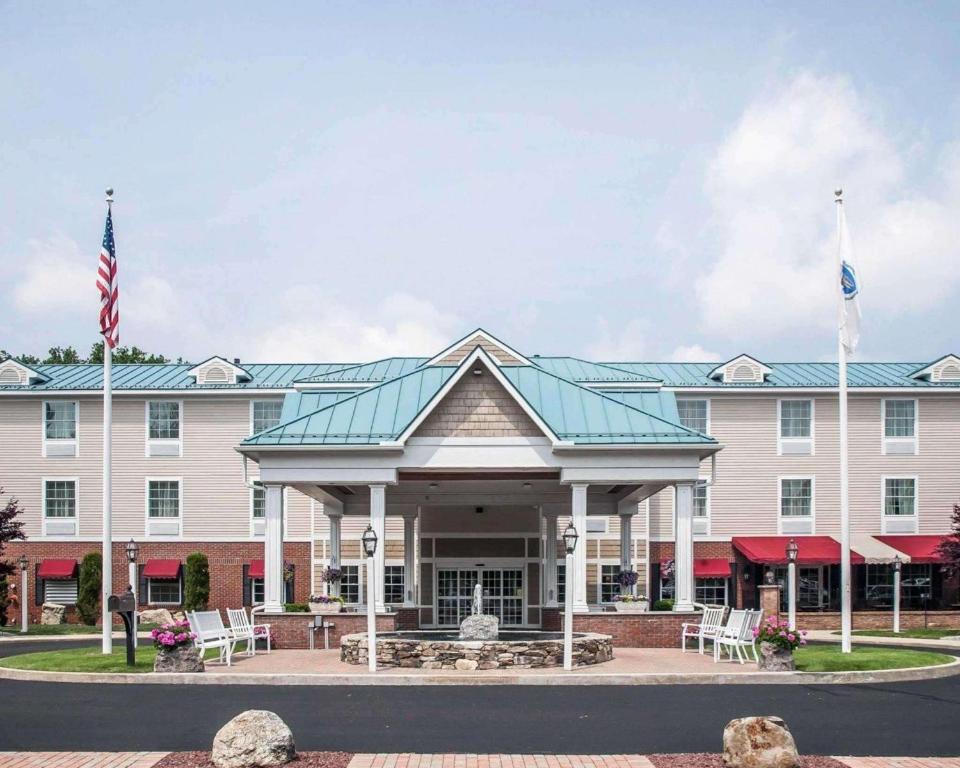 Comfort Inn & Suites Sturbridge-Brimfield - main image