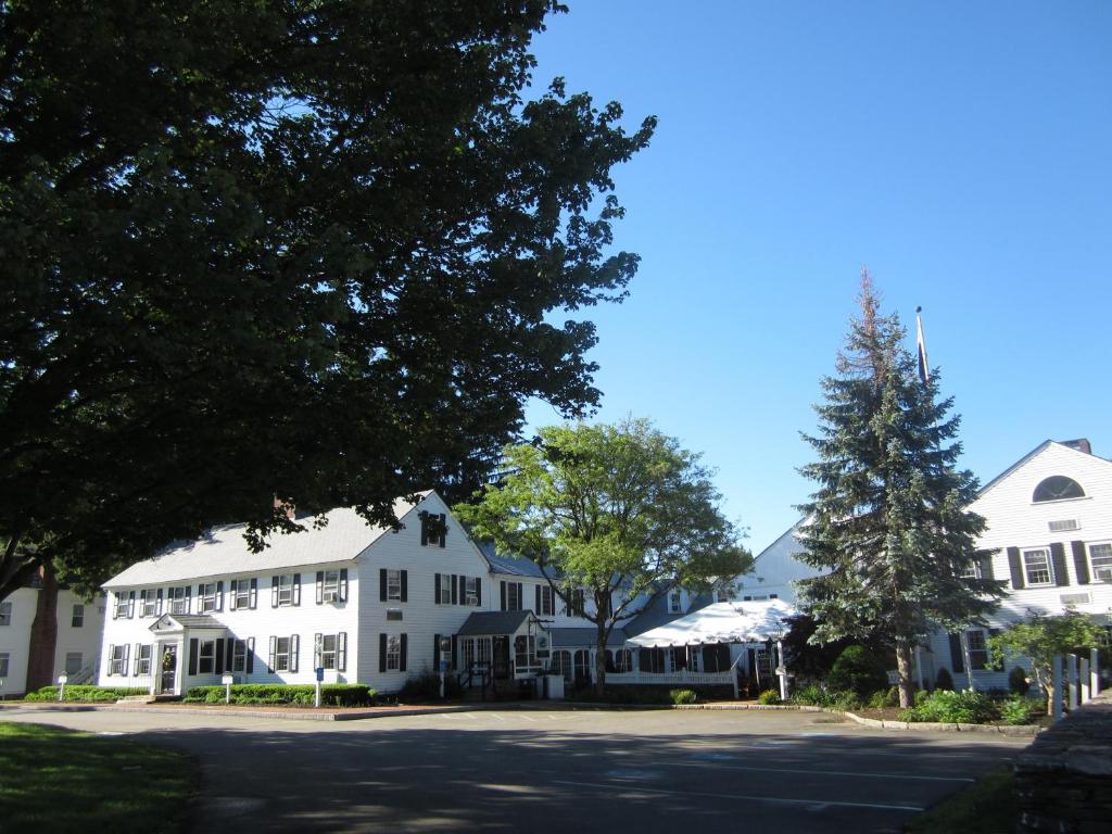 Publick House Historic Inn and Country Motor Lodge - image 6