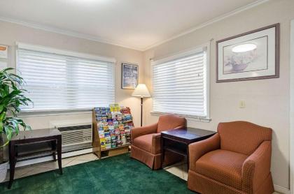 Econo Lodge Sturbridge Route 20 - image 15