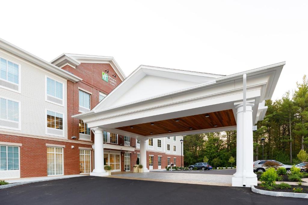 Holiday Inn Express & Suites - Sturbridge an IHG Hotel - main image