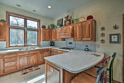 Sturgeon Bay Hideaway with Direct Water Access! - image 10