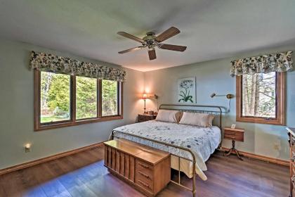 Sturgeon Bay Hideaway with Direct Water Access! - image 13