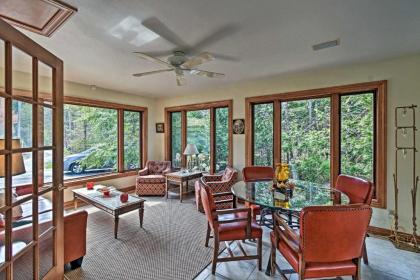 Sturgeon Bay Hideaway with Direct Water Access! - image 14