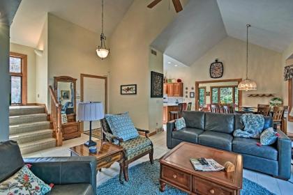 Sturgeon Bay Hideaway with Direct Water Access! - image 3