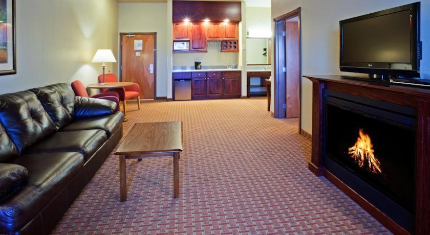 Baymont Inn & Suites by Wyndham Sturgis - image 5