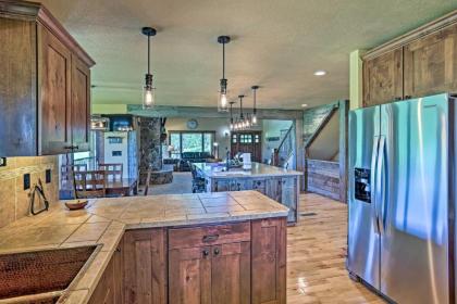 Spacious Home with Private Hot Tub Golf and Hike - image 11