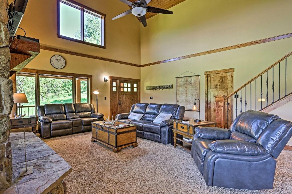 Spacious Home with Private Hot Tub Golf and Hike - image 4