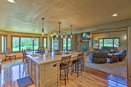 Spacious Home with Private Hot Tub Golf and Hike - image 7