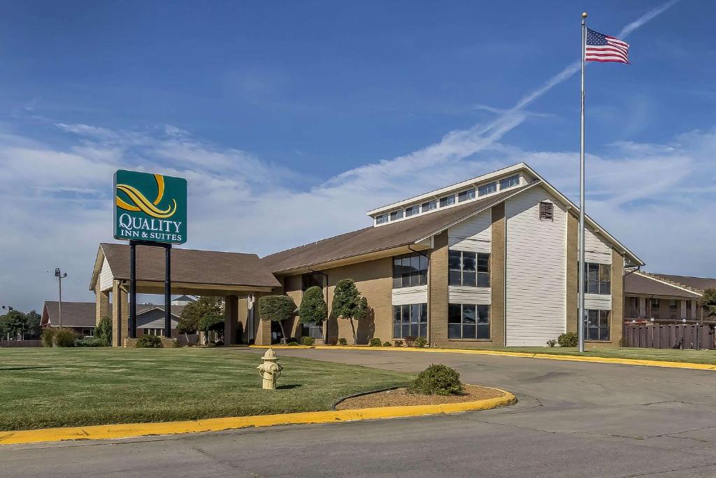 Quality Inn & Suites Stuttgart North - main image