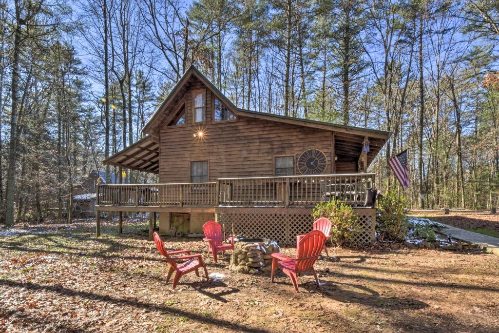 Suches Cabin with Deck about 5 Miles to Fish Hatchery! - image 2