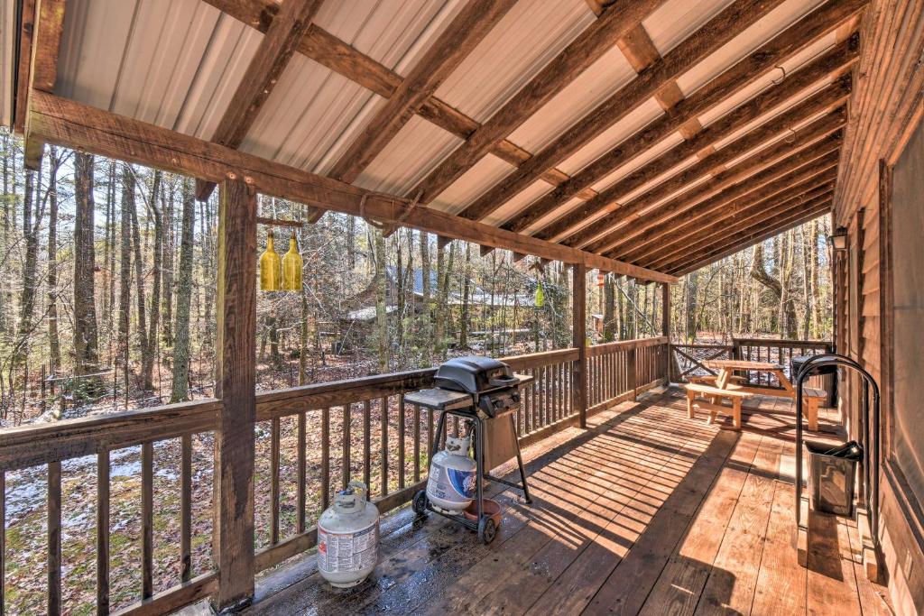 Suches Cabin with Deck about 5 Miles to Fish Hatchery! - image 4