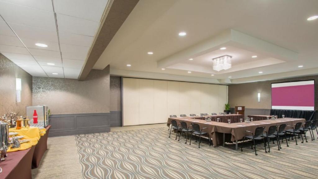 Crowne Plaza Suffern-Mahwah an IHG Hotel - image 7