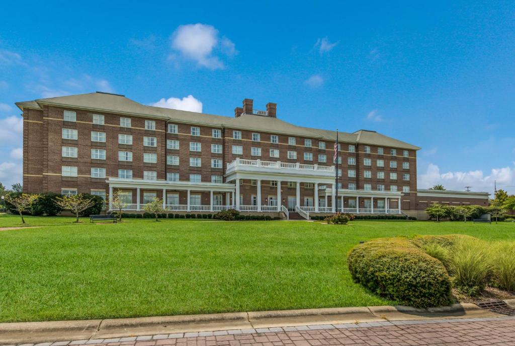 Hilton Garden Inn Suffolk Riverfront - main image