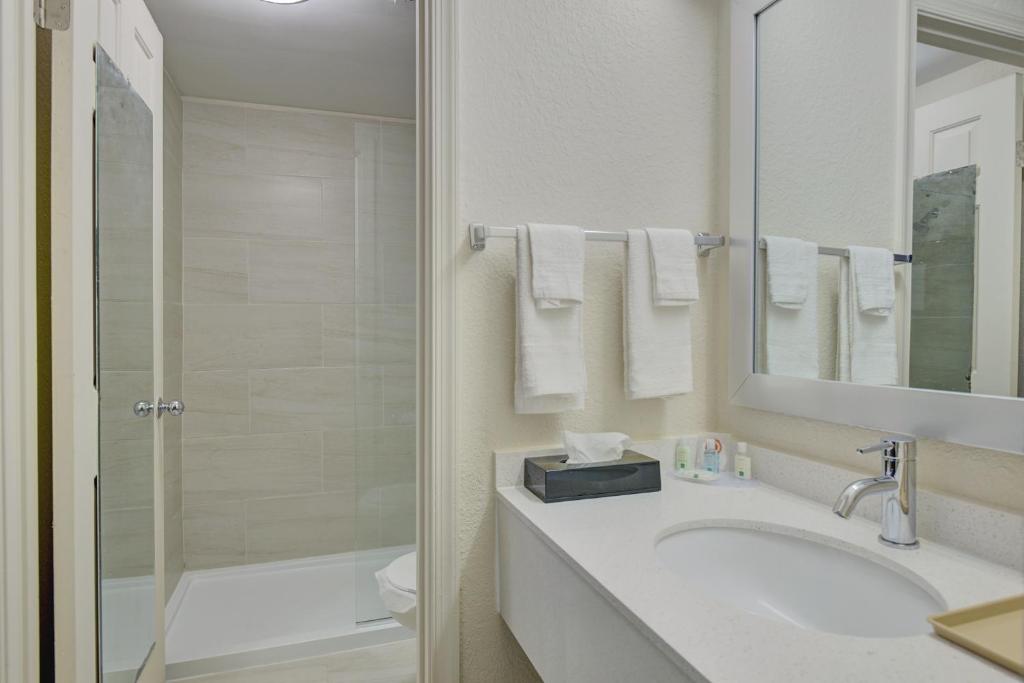 Quality Inn & Suites - image 3