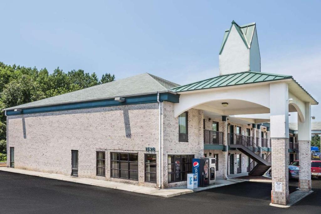 Brentwood Inn & Suites - main image