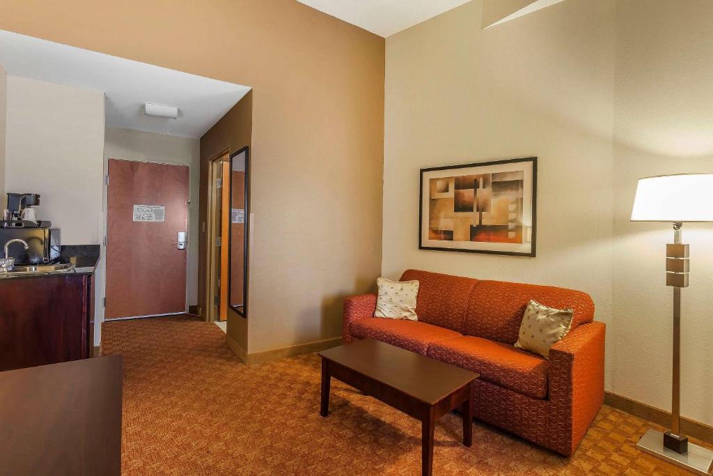 Comfort Suites Suffolk – Chesapeake - image 4