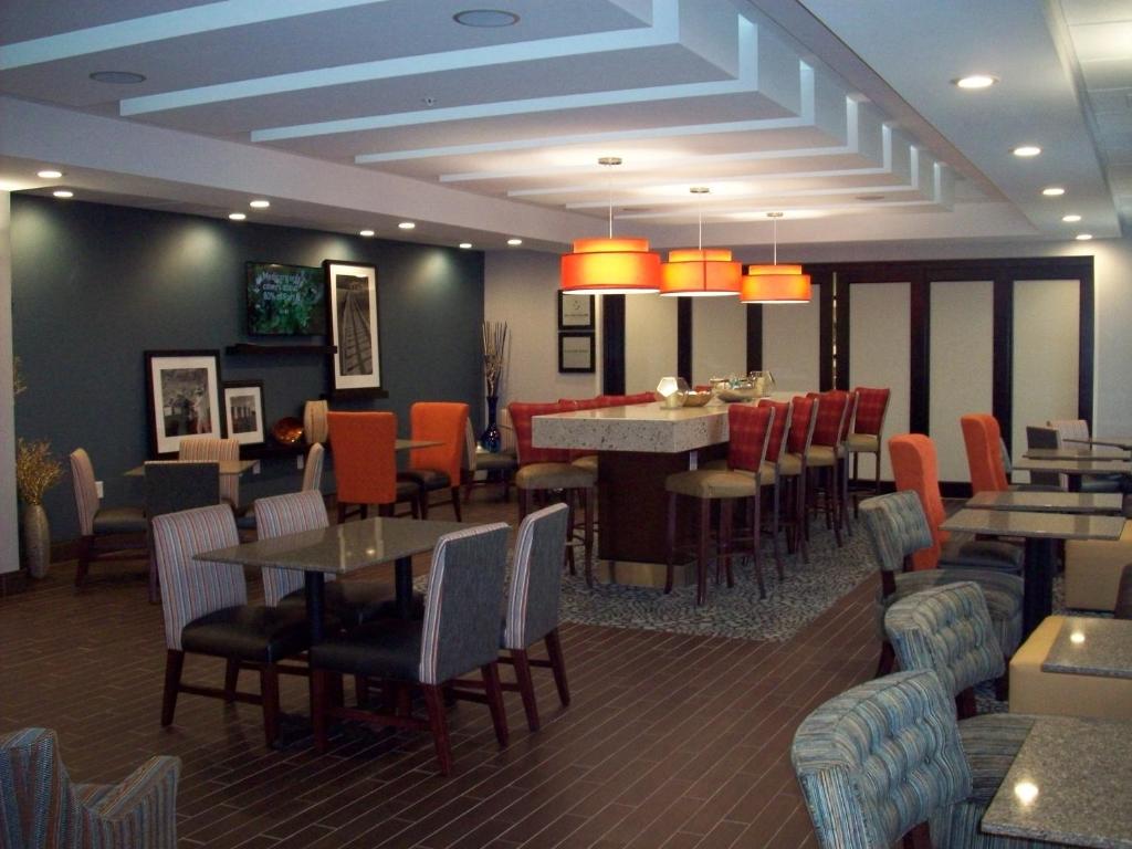 Hampton Inn- Suffolk - image 5