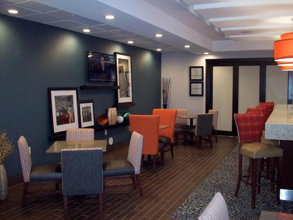 Hampton Inn- Suffolk - image 6