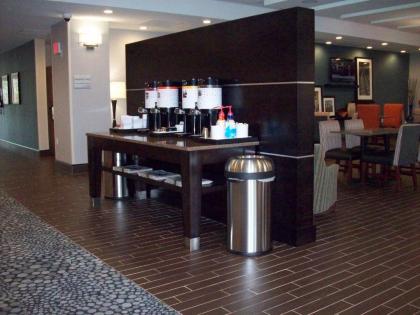 Hampton Inn- Suffolk - image 9