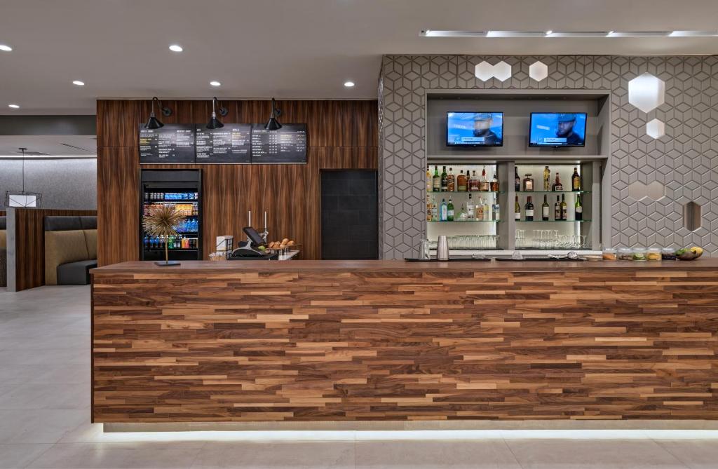 Courtyard by Marriott Houston Sugar Land/Lake Pointe - image 3