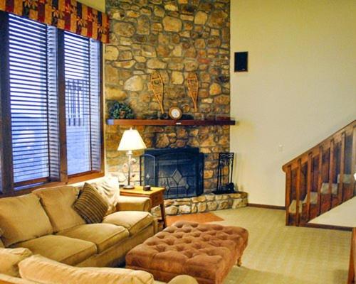 Country Retreat at Blue Ridge Mountains - One Bedroom Suite #1 - image 3