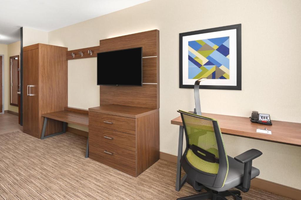 Holiday Inn Express And Suites Suisun City Napa Valley Area - image 6