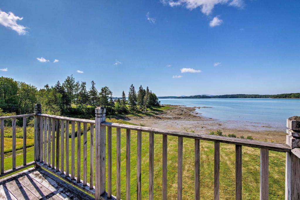 Shorefront House with Views 14 Mi to Acadia NP! - image 7