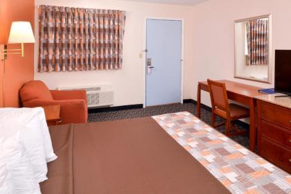 Americas Best Value Inn Sullivan - image 5