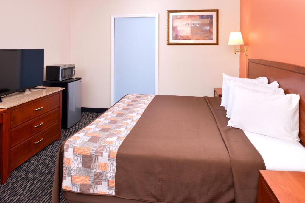 Americas Best Value Inn Sullivan - image 6