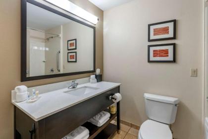 Comfort Inn Sullivan - image 14