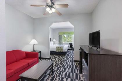 Days Inn & Suites by Wyndham Sulphur Springs - image 3