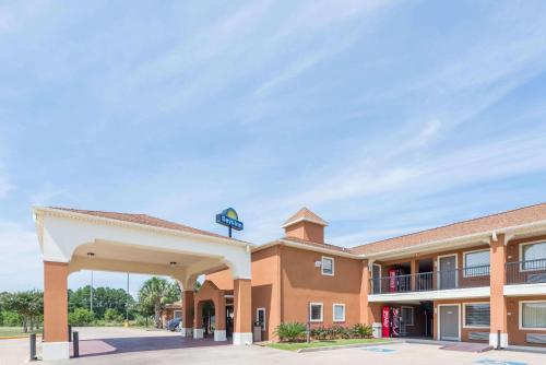 Days Inn by Wyndham Sulphur LA - main image