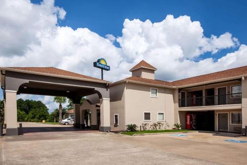 Days Inn by Wyndham Sulphur LA - image 3