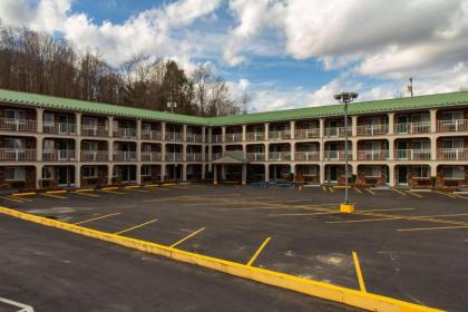 SureStay Hotel by Best Western Summersville - image 3