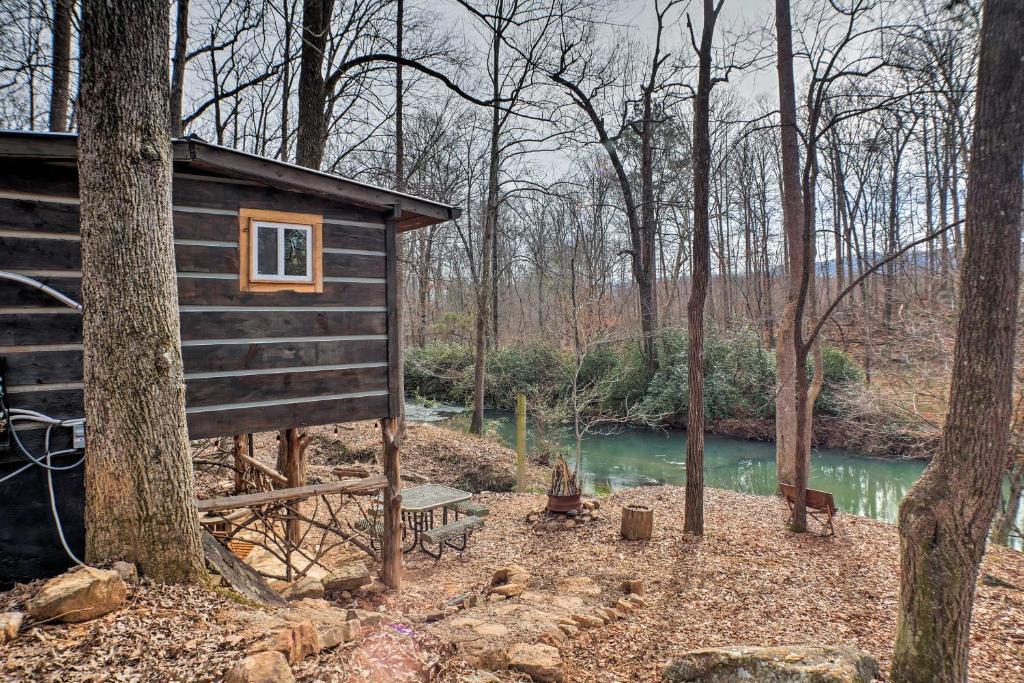 The Treehouse Cabin Creekside Home with Hot Tub! - main image