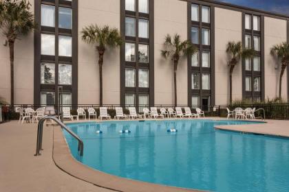 Wyndham Garden Summerville - image 7