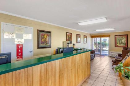 Econo Lodge Summerville - image 9